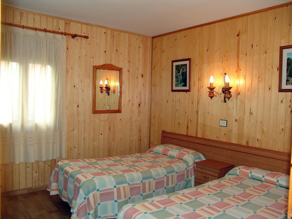 Hostal Pirineos Sarvisé 部屋 写真