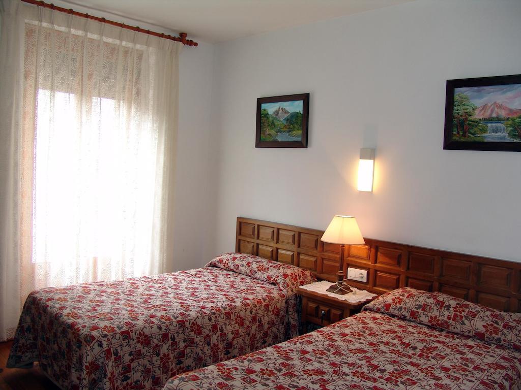 Hostal Pirineos Sarvisé エクステリア 写真